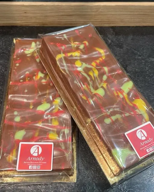 Déguster des tablettes de chocolats de Dubaï à Montceau-les-Mines, Montceau-les-Mines, Boulangerie Pâtisserie Arnody