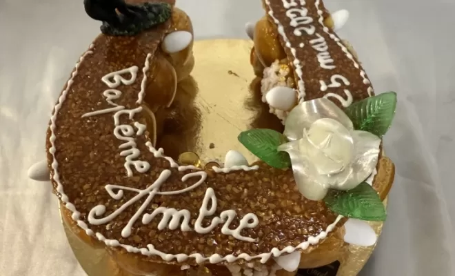 baptême nougatine cheval pièce montée choux