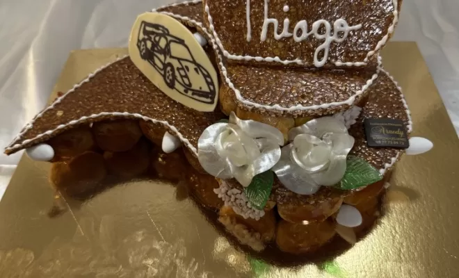 Baptême goutte d'eau avec Lamborghini chocolat nougatine