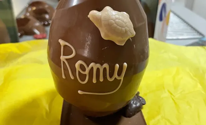 Personnalisez votre œuf de Pâques chez Boulangerie Pâtisserie Arnody, Montceau-les-Mines, Boulangerie Pâtisserie Arnody