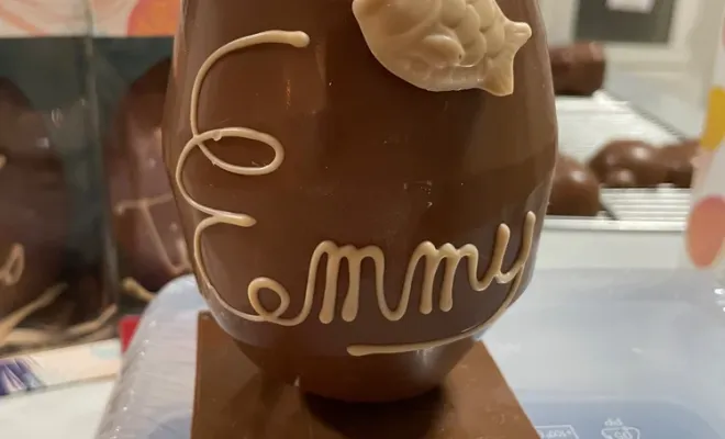 Personnalisez votre œuf de Pâques chez Boulangerie Pâtisserie Arnody, Montceau-les-Mines, Boulangerie Pâtisserie Arnody