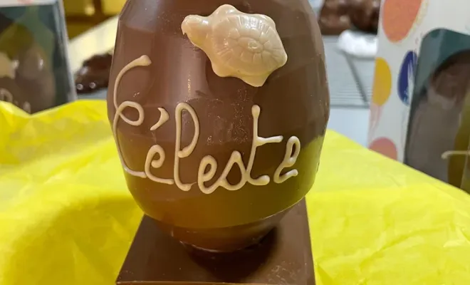 Personnalisez votre œuf de Pâques chez Boulangerie Pâtisserie Arnody, Montceau-les-Mines, Boulangerie Pâtisserie Arnody